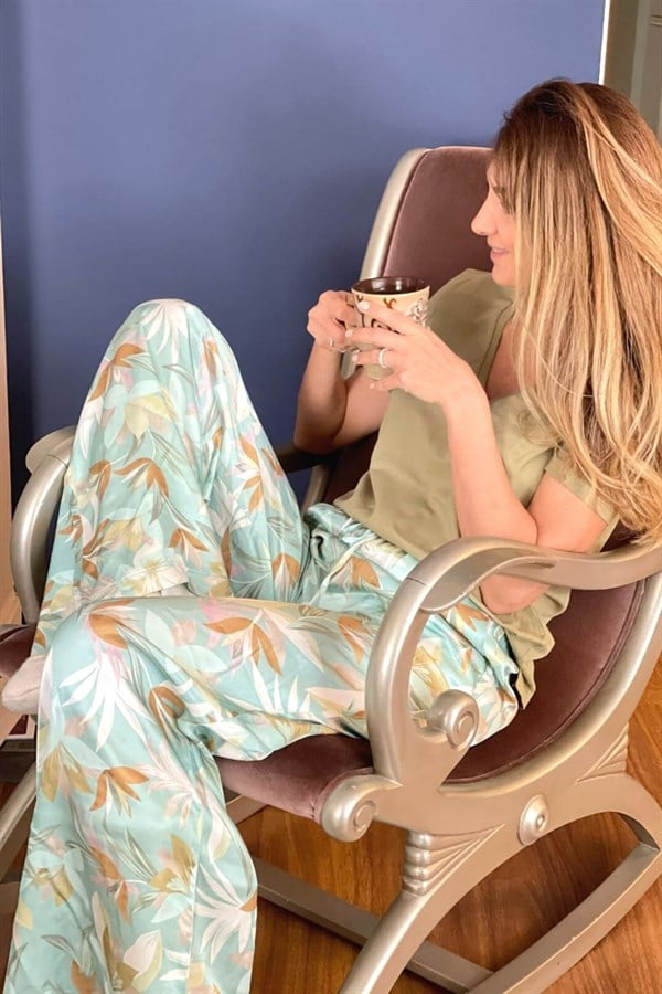 Yaprak Desenli Saten Pijama Takımı